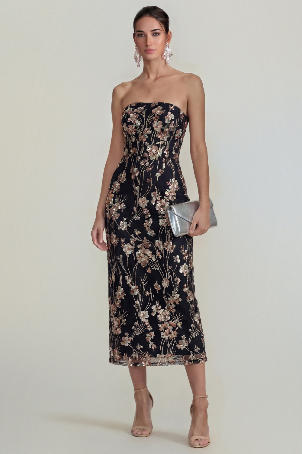 Vestido midi tubo sin tirantes verde con apliques florales brillantes