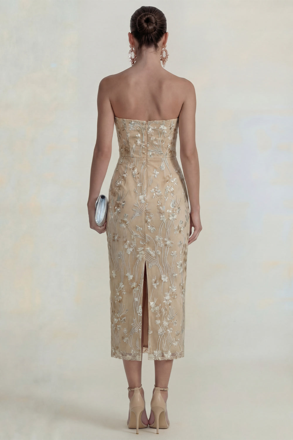 Vestido midi tubo sin tirantes verde con apliques florales brillantes