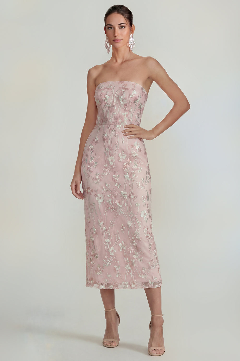 Vestido midi tubo sin tirantes verde con apliques florales brillantes