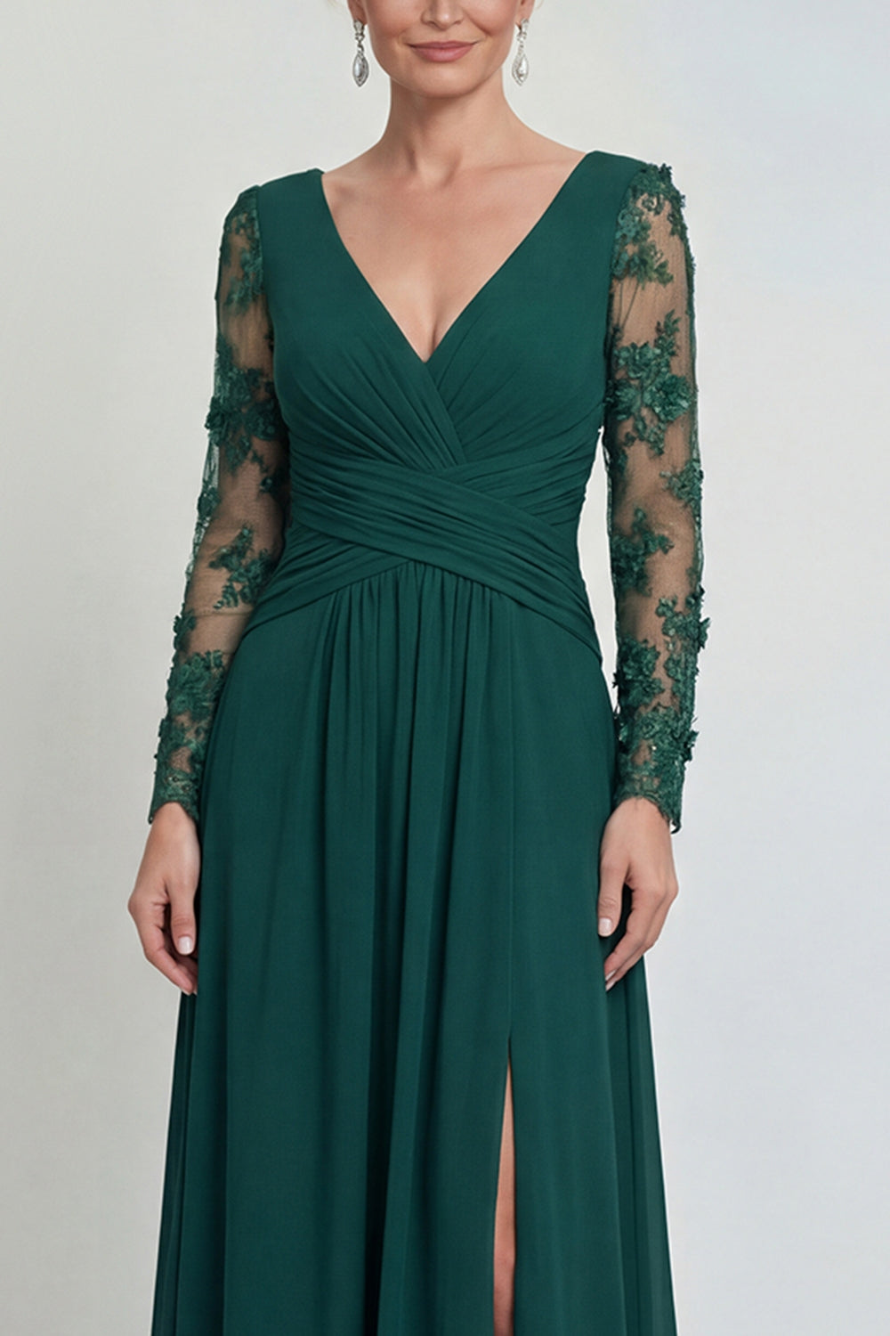 Robe de mère de la mariée vert foncé trapèze à manches longues avec applications et fente