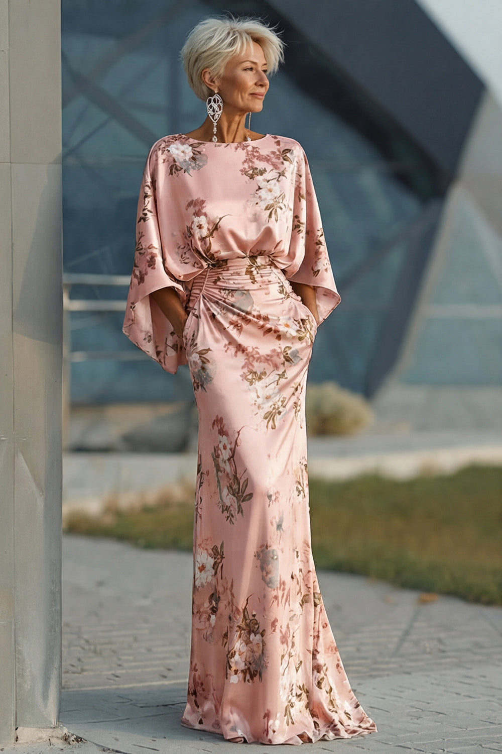 Robe fourreau en satin rose poudré imprimé floral, avec manches évasées, pour mère de la mariée