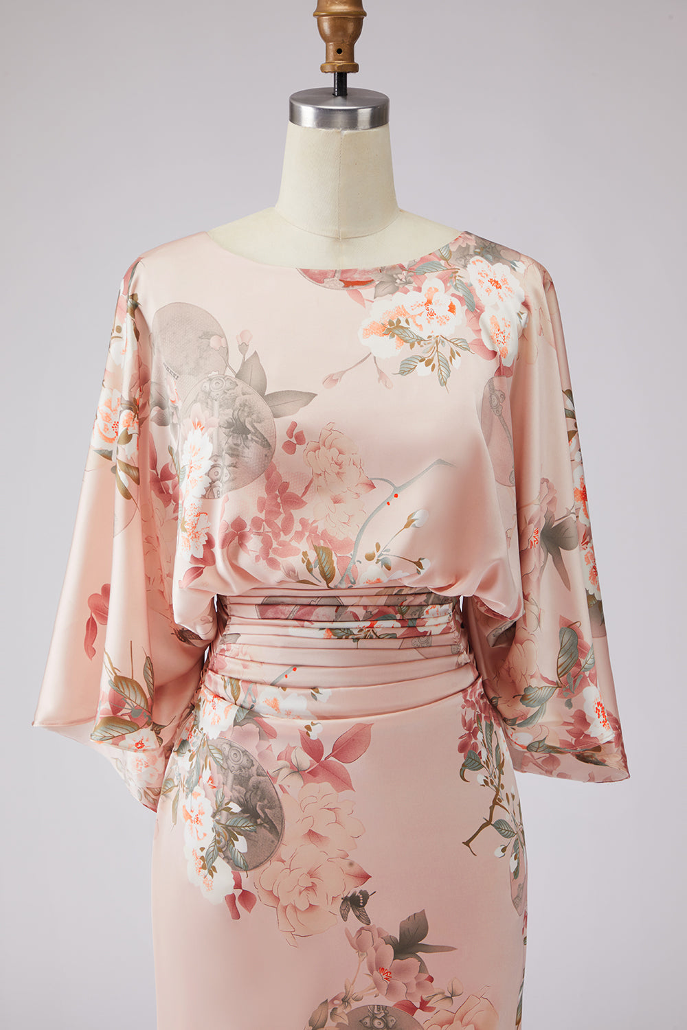 Robe fourreau en satin rose poudré imprimé floral, avec manches évasées, pour mère de la mariée