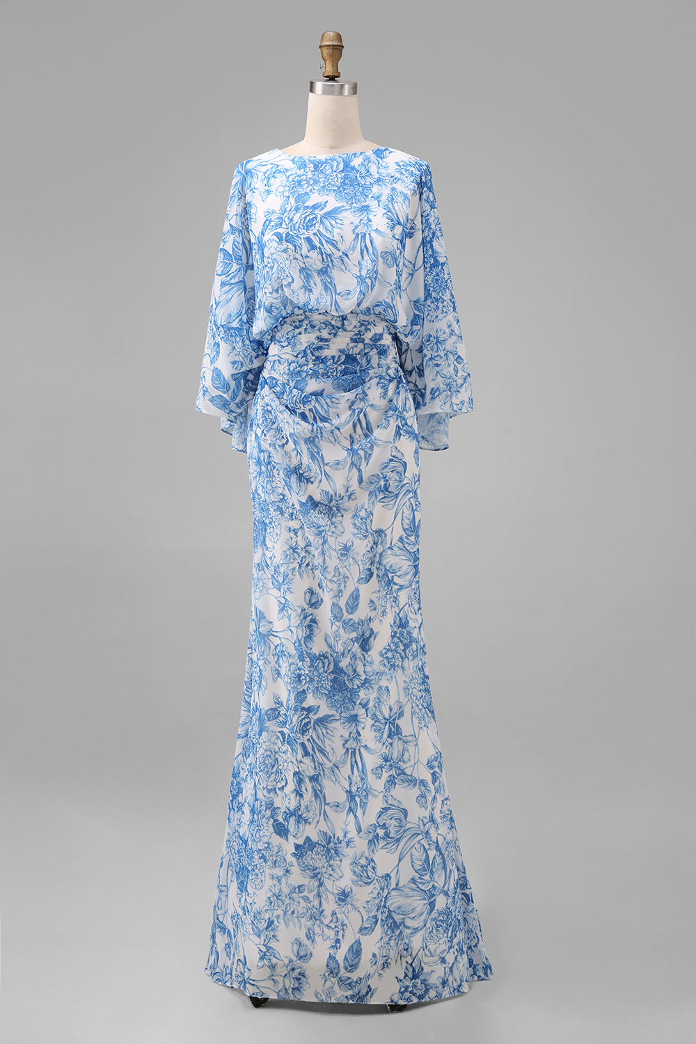 Robe fourreau florale bleue pour mère de la mariée avec manches évasées