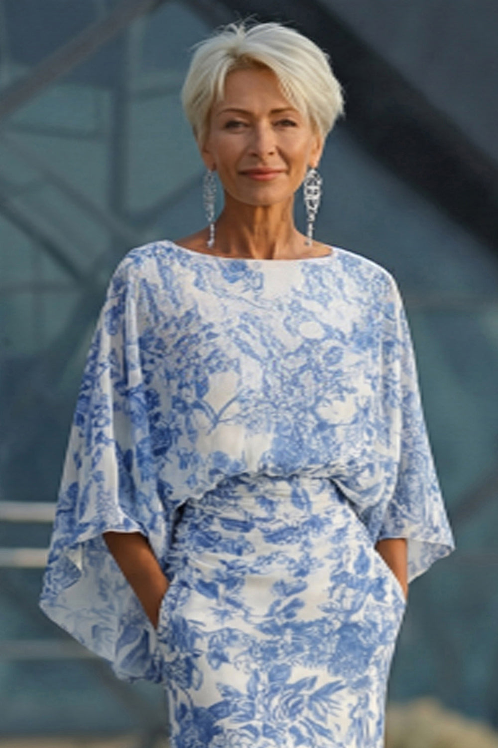 Robe fourreau florale bleue pour mère de la mariée avec manches évasées
