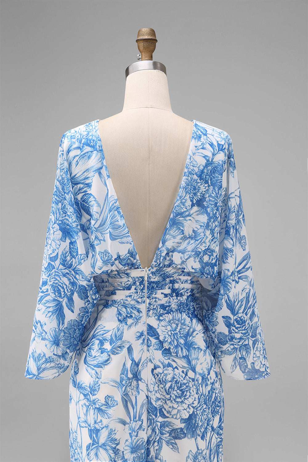 Robe fourreau florale bleue pour mère de la mariée avec manches évasées
