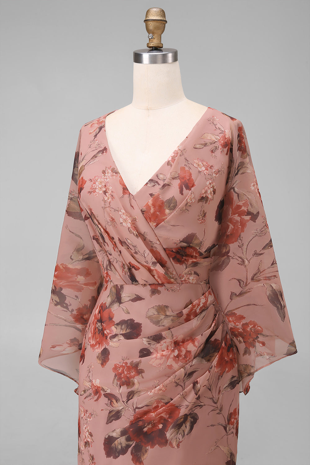 Robe fourreau longue col V fleuri rose poudré avec manches évasées pour mère de la mariée