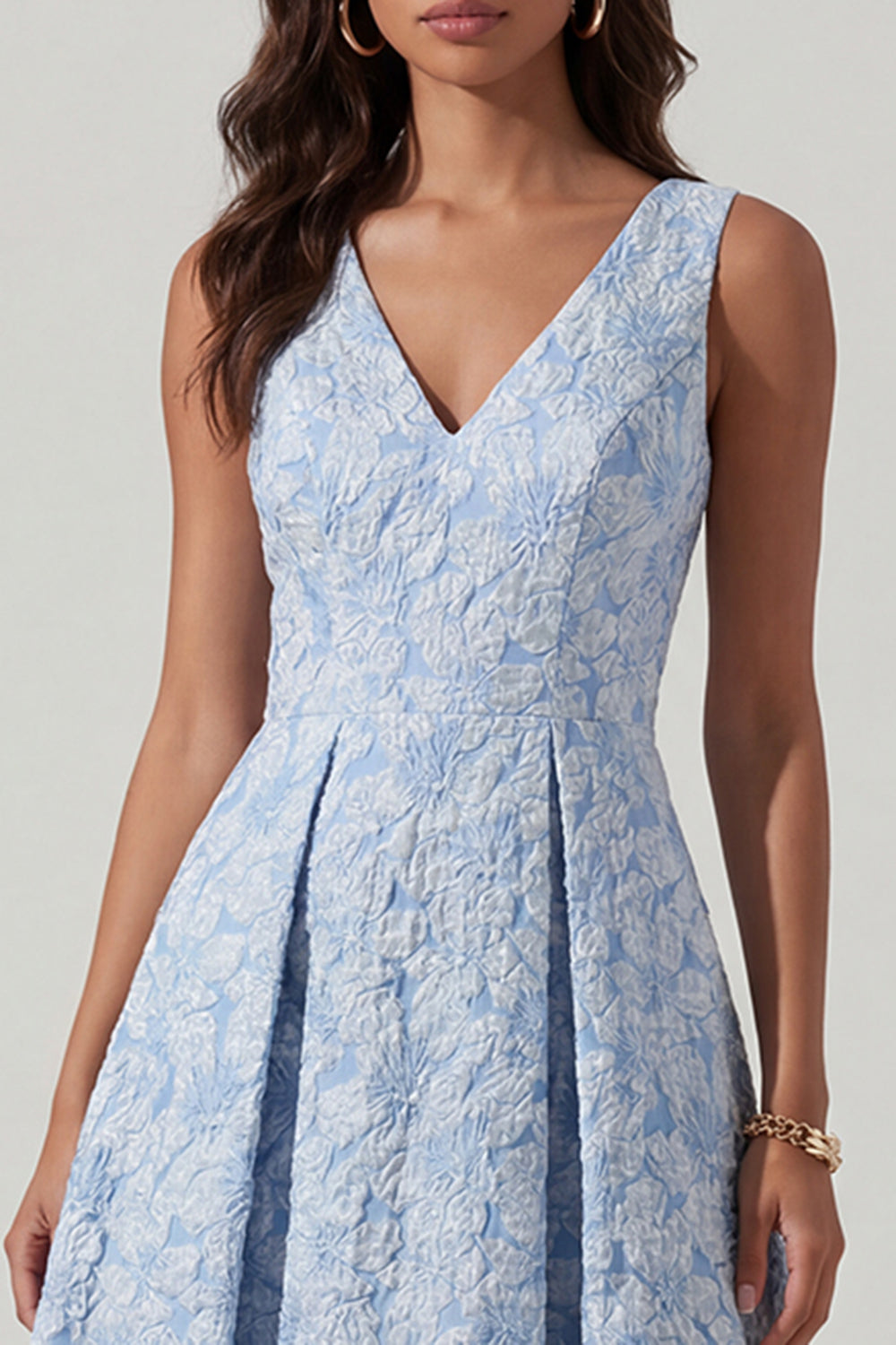 Robe midi évasée froncée en jacquard bleu col en V