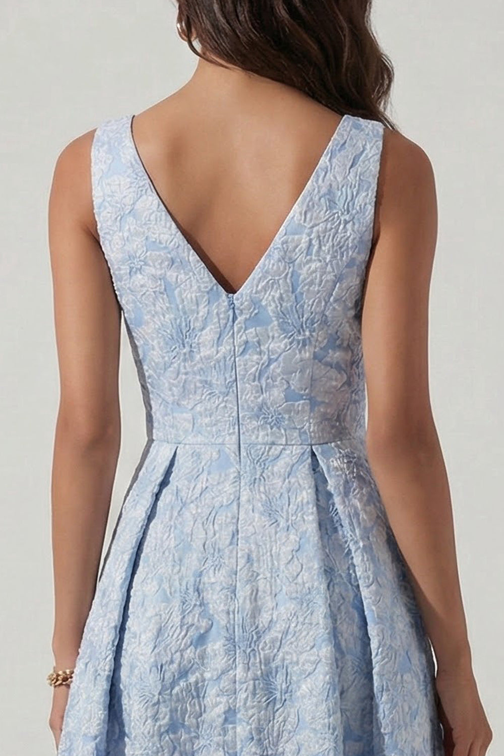 Robe midi évasée froncée en jacquard bleu col en V