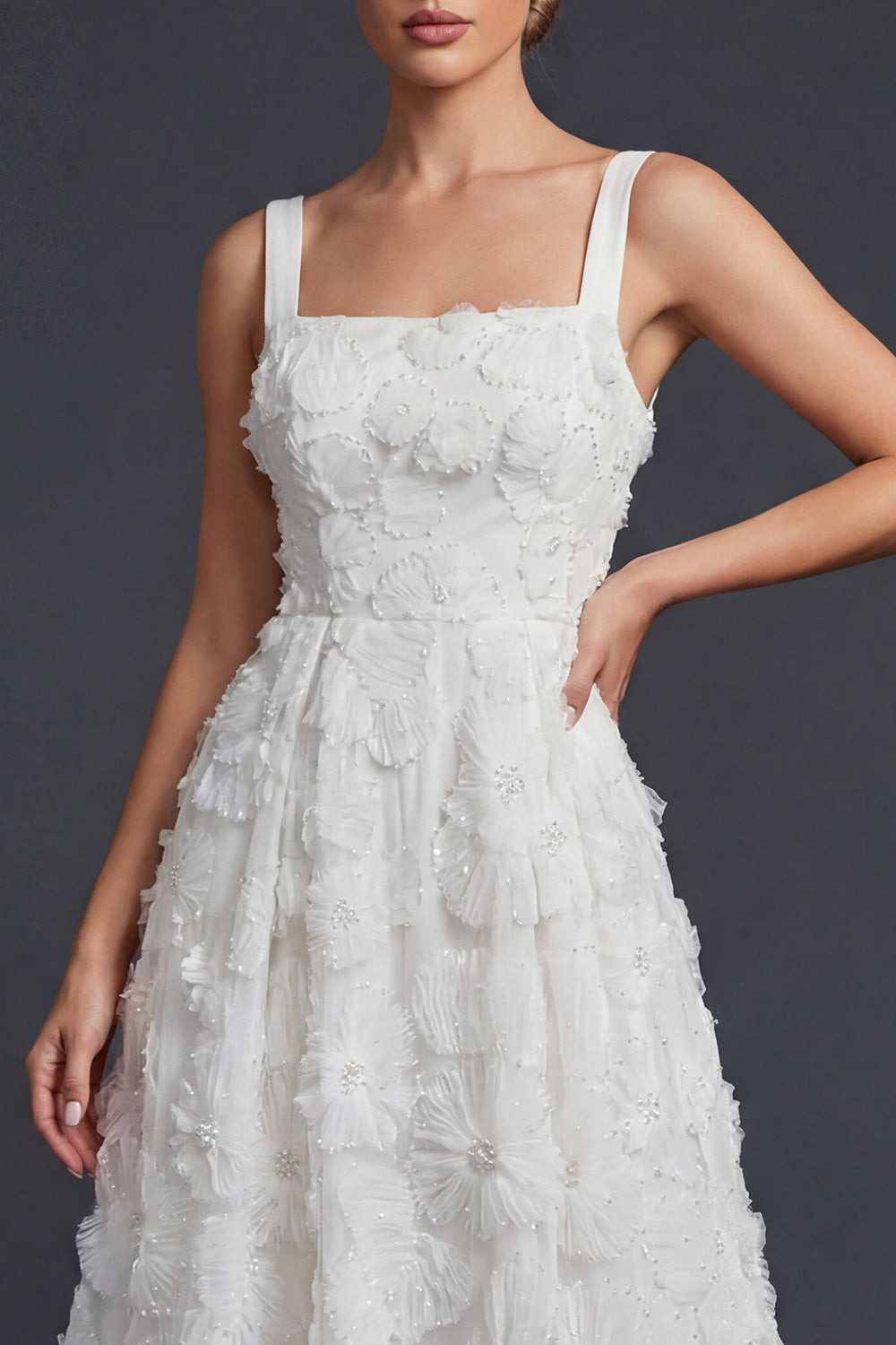 Robe de mariée longue blanche trapèze à col carré et fleurs 3D