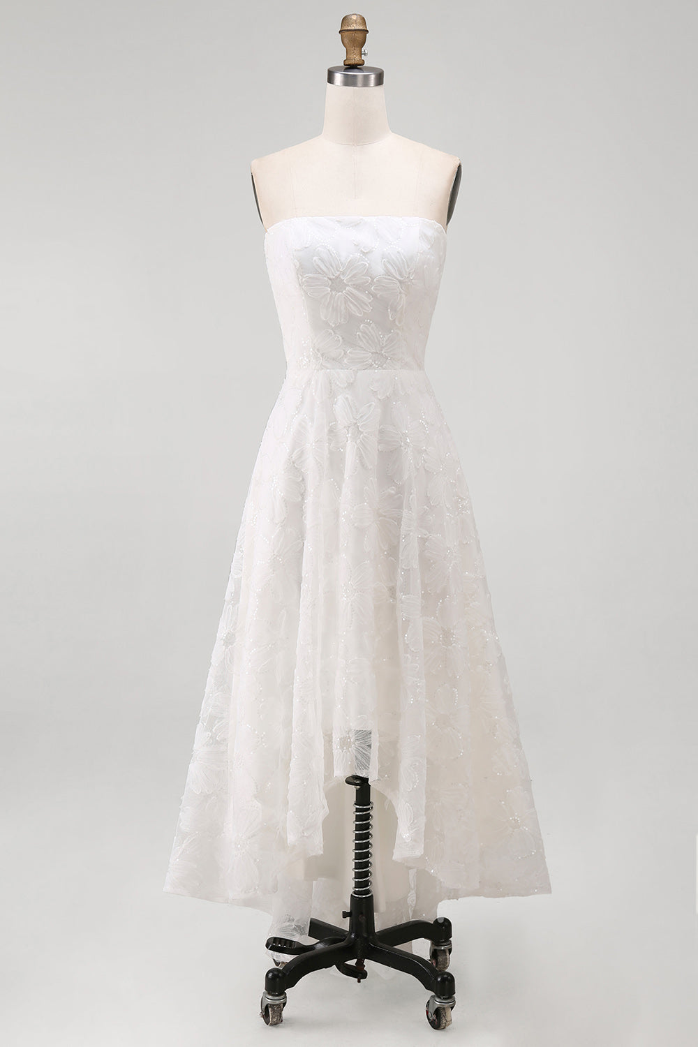 Robe de mariée bustier blanche évasée asymétrique avec fleurs 3D