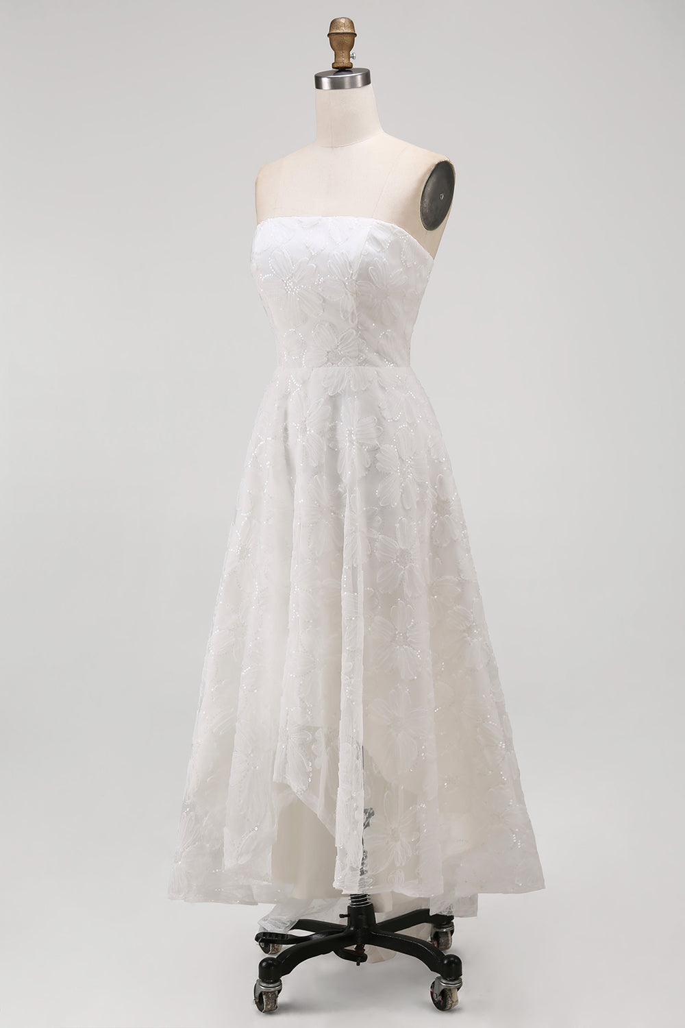 Robe de mariée bustier blanche évasée asymétrique avec fleurs 3D