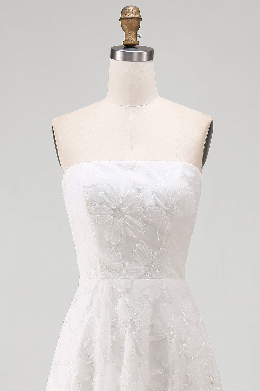 Robe de mariée bustier blanche évasée asymétrique avec fleurs 3D