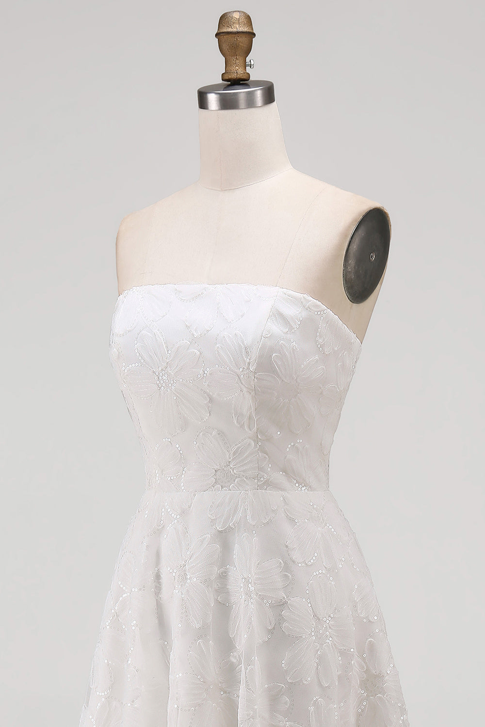 Robe de mariée bustier blanche évasée asymétrique avec fleurs 3D