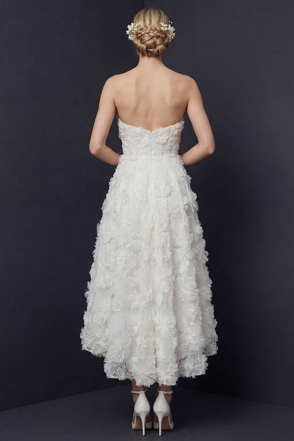 Robe de mariée bustier blanche évasée asymétrique avec fleurs 3D