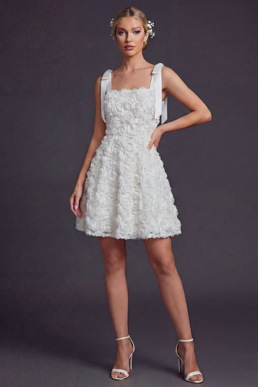 Robe de mariée courte trapèze à bretelles nœud blanc et fleurs 3D
