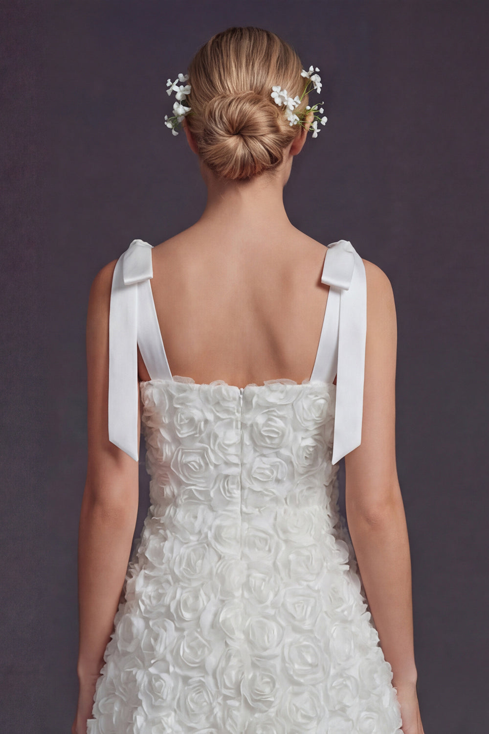Robe de mariée courte trapèze à bretelles nœud blanc et fleurs 3D
