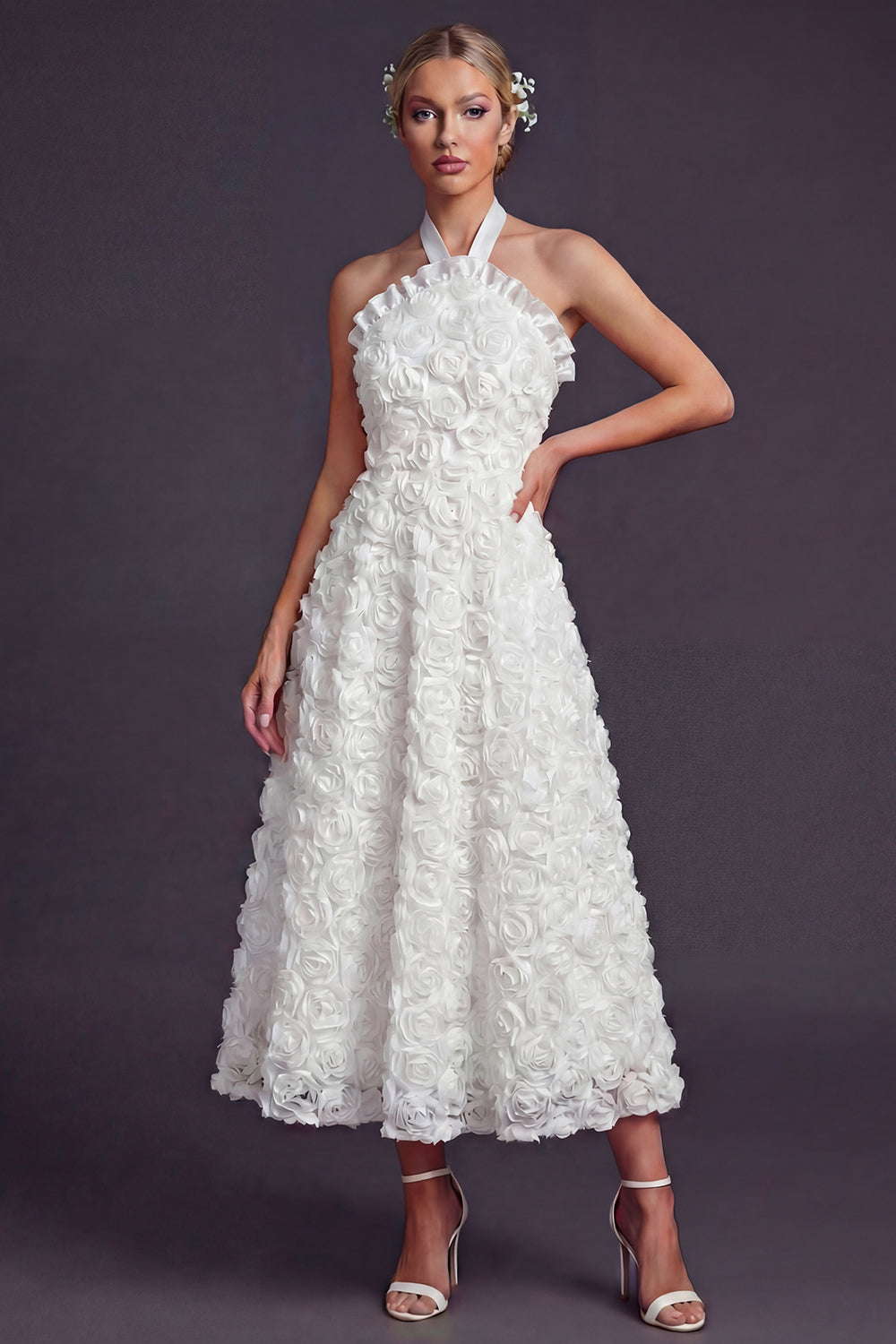 Robe de mariée longue blanche trapèze licou fleurs 3D