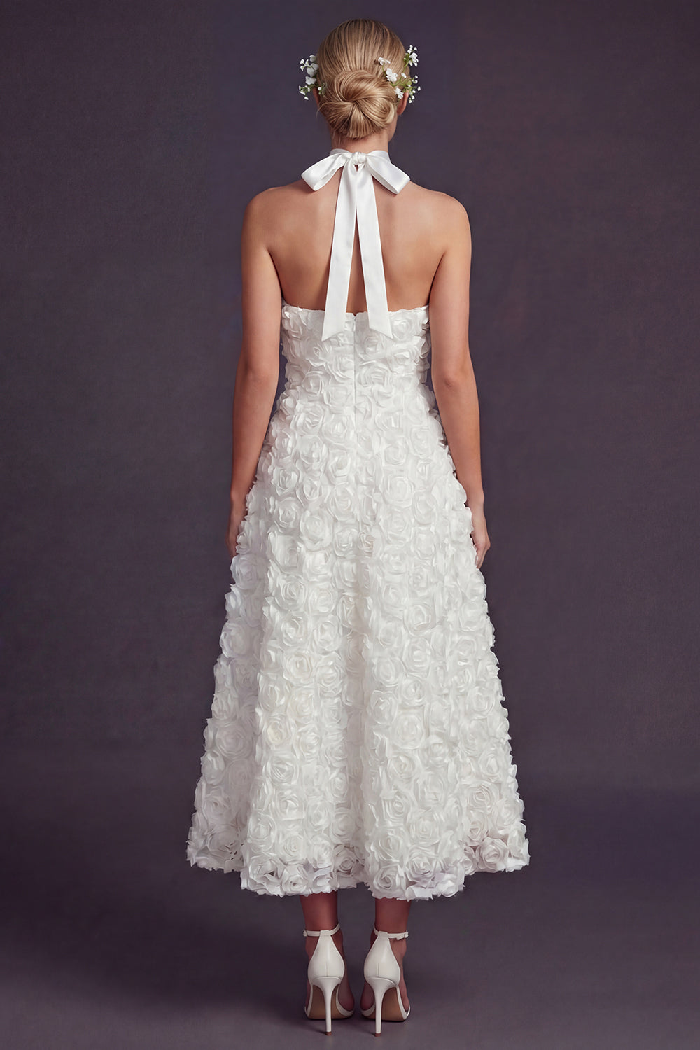 Robe de mariée longue blanche trapèze licou fleurs 3D