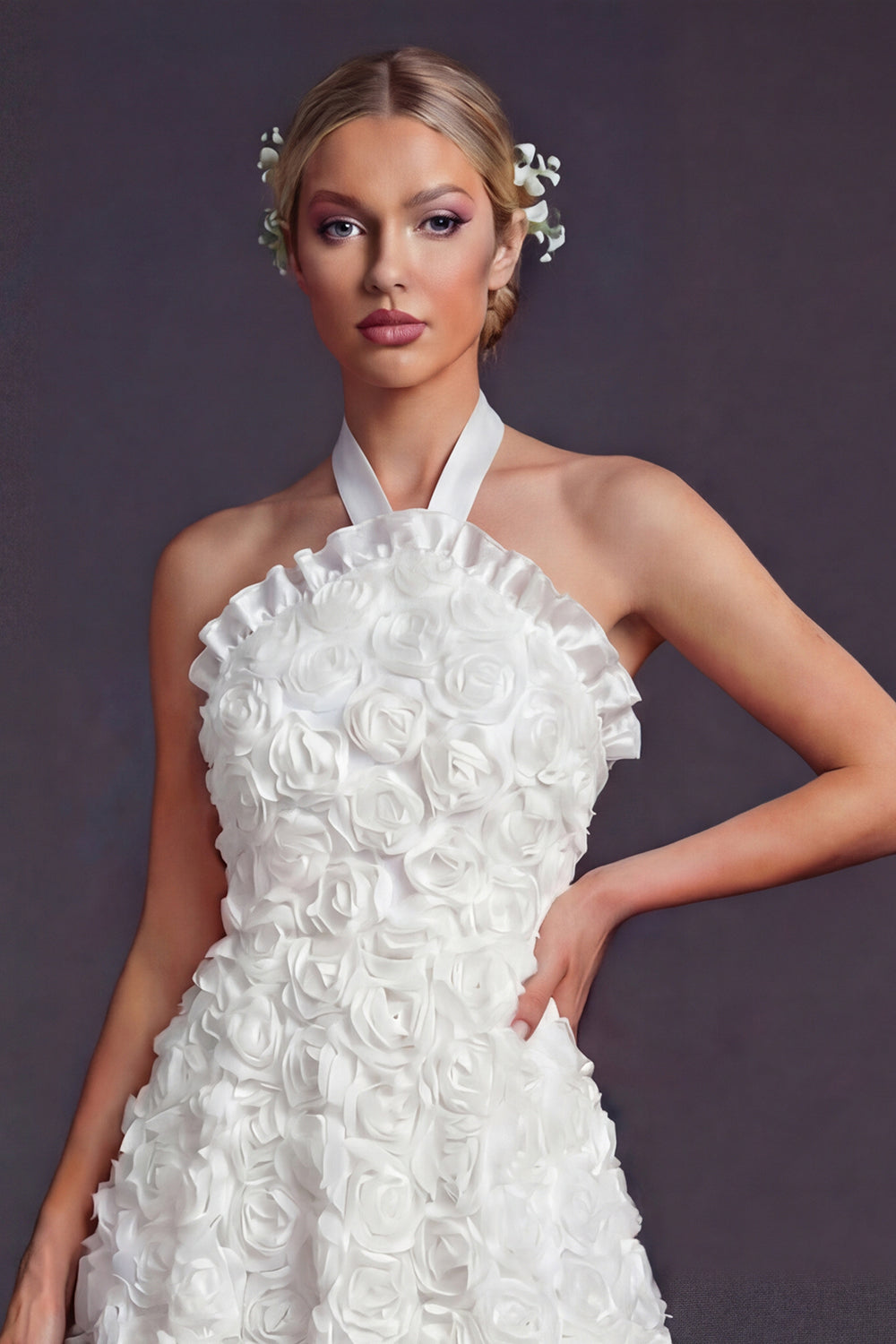 Robe de mariée longue blanche trapèze licou fleurs 3D