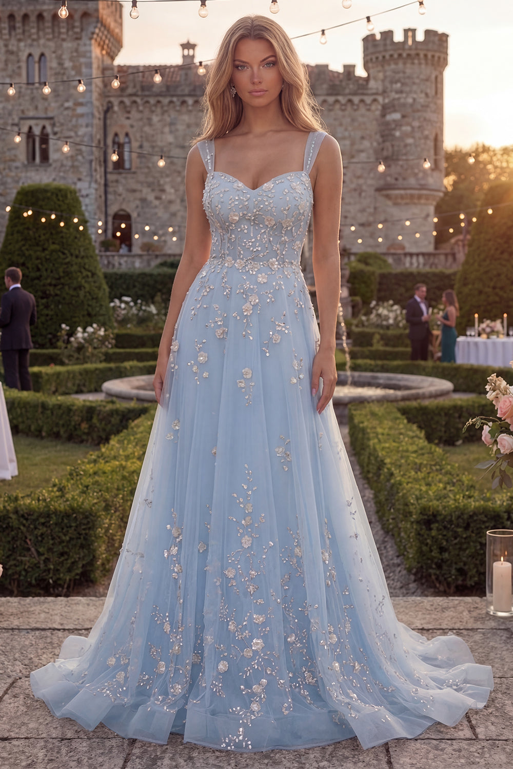 Robe longue de bal bleu étincelant avec bretelles spaghetti et ligne A, en tulle orné de perles et d'appliqués