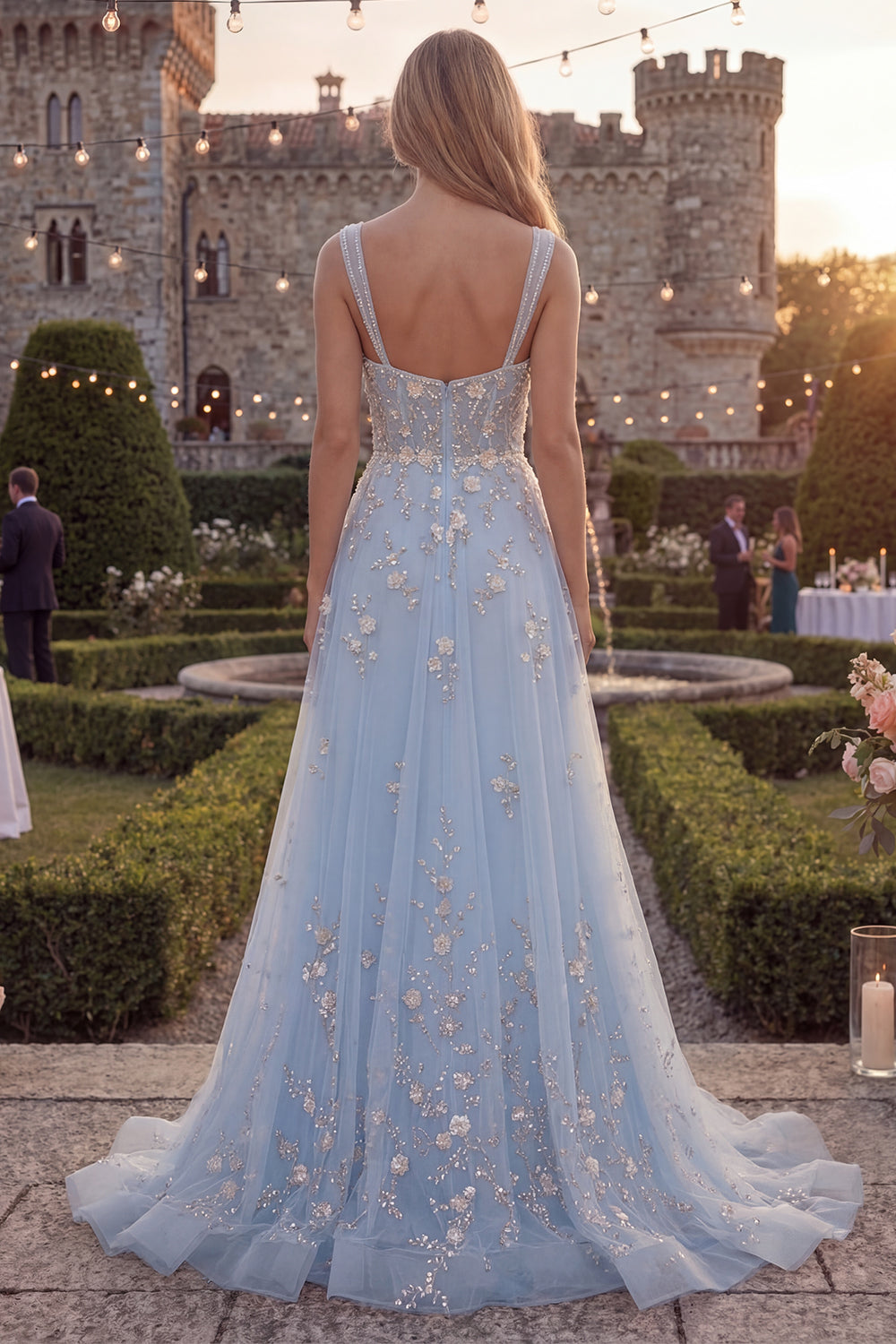 Robe longue de bal bleu étincelant avec bretelles spaghetti et ligne A, en tulle orné de perles et d'appliqués
