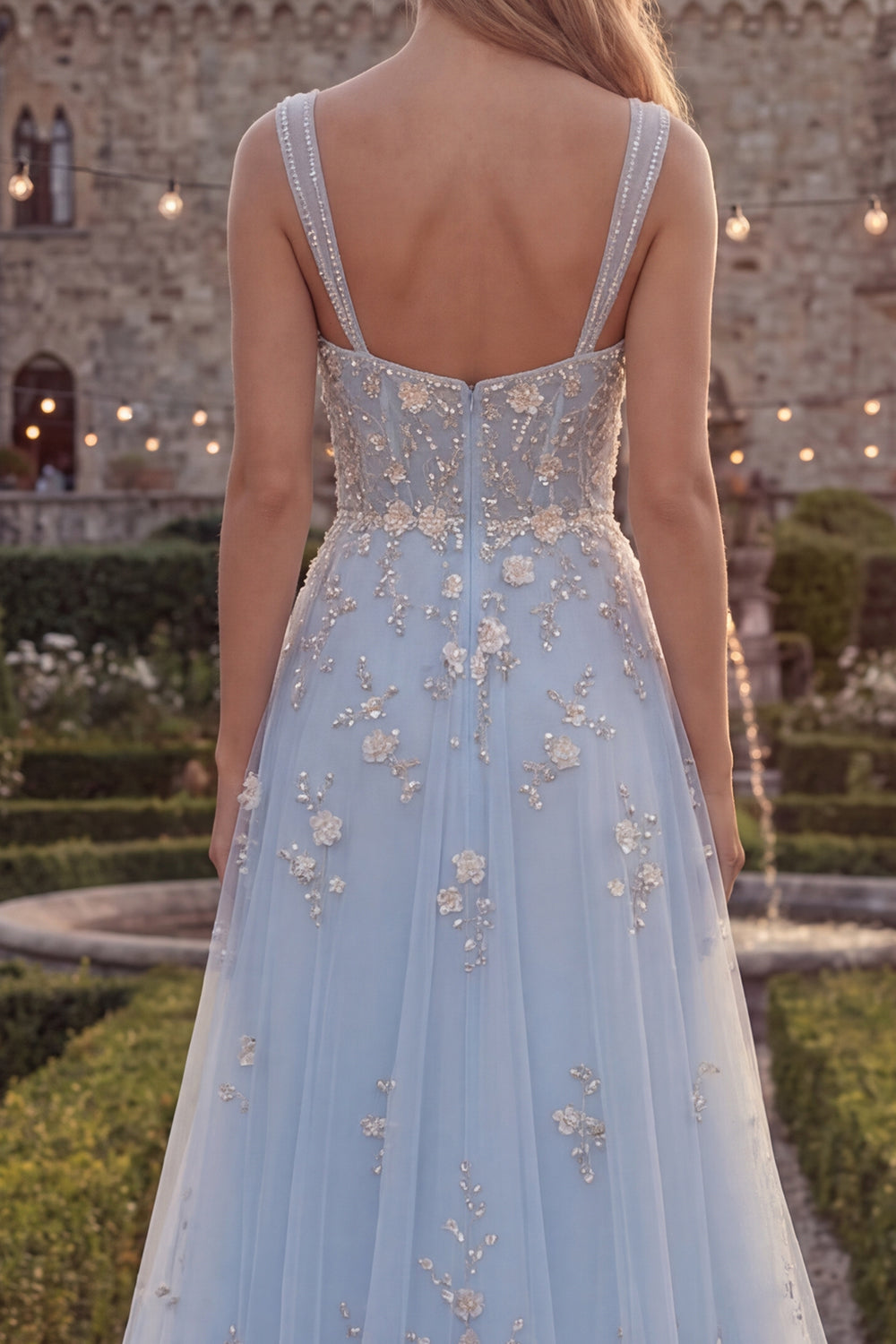 Robe longue de bal bleu étincelant avec bretelles spaghetti et ligne A, en tulle orné de perles et d'appliqués