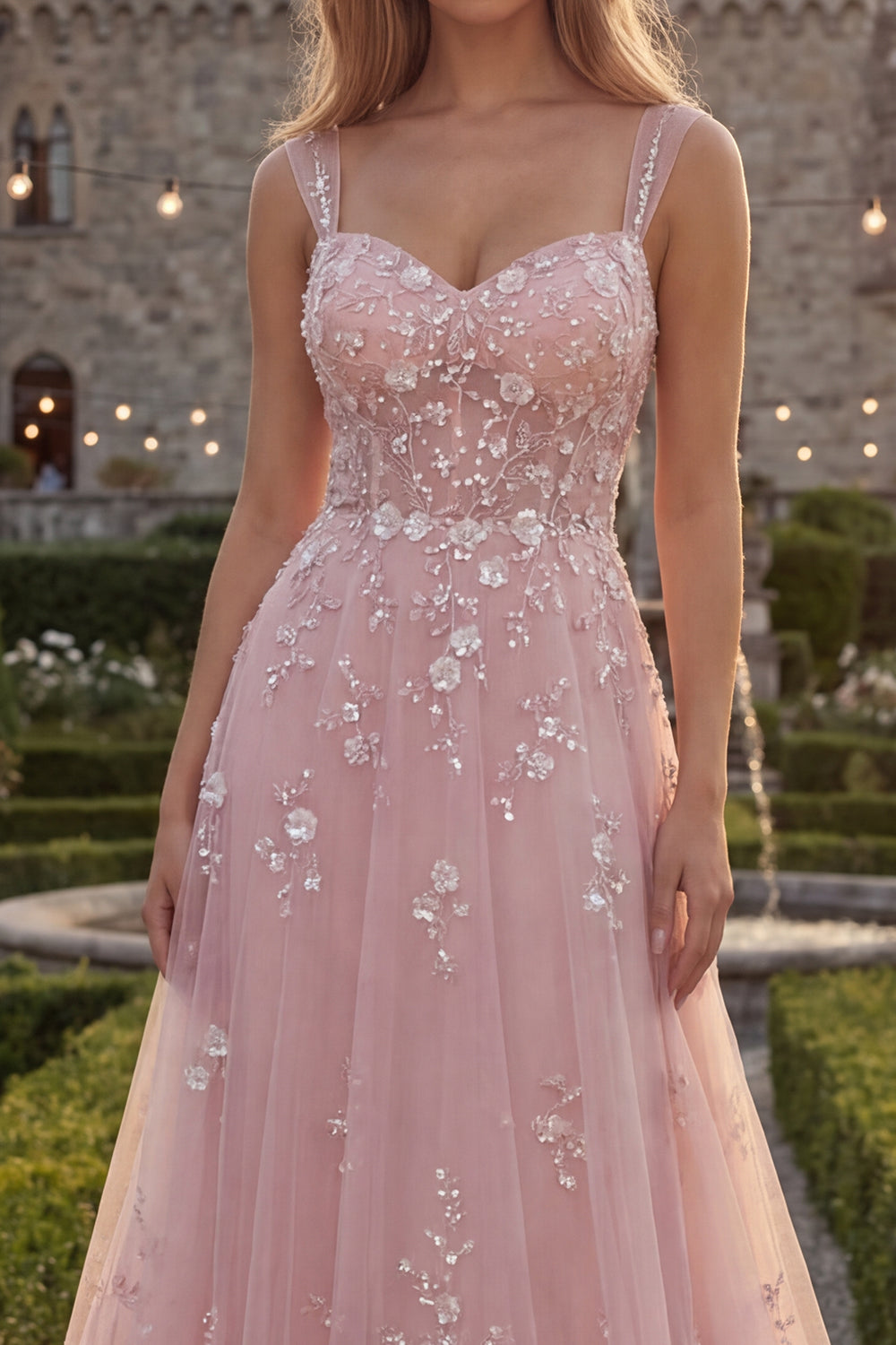 Robe longue de bal bleu étincelant avec bretelles spaghetti et ligne A, en tulle orné de perles et d'appliqués