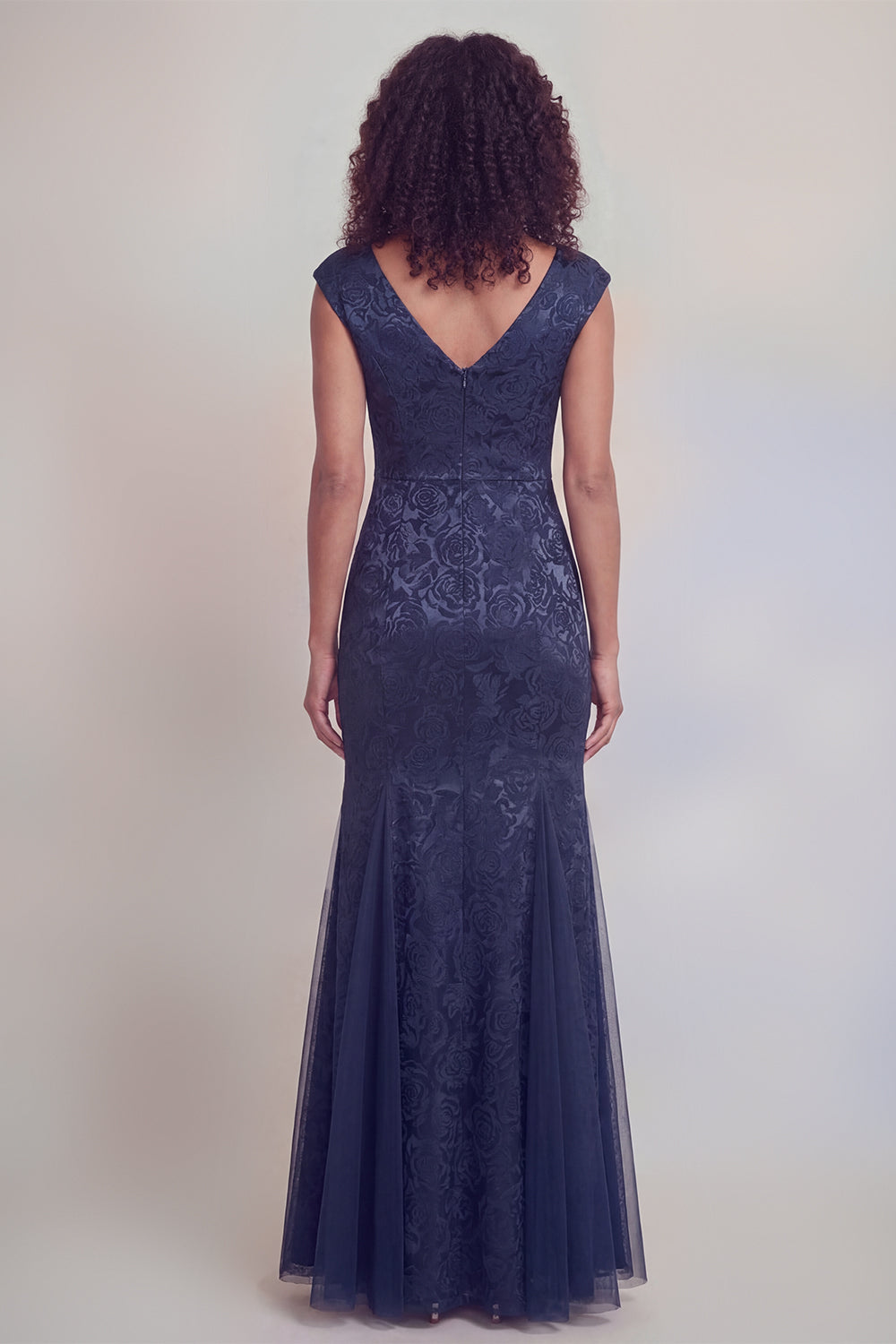 Robe longue sirène vert sauge fleuri décolleté en V avec fente pour mère de la mariée