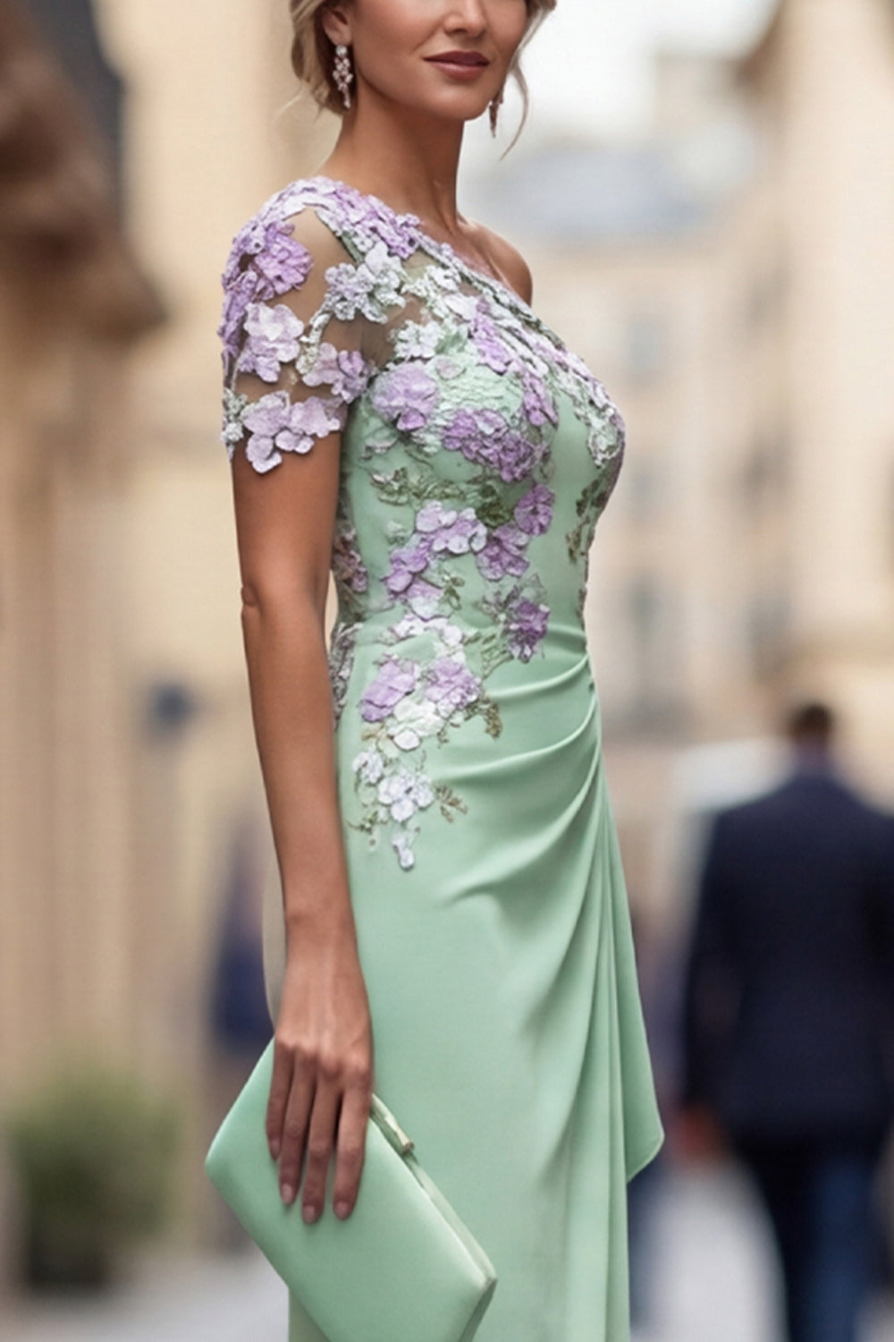 Robe longue fourreau verte asymétrique à fleurs appliquées pour la mère de la mariée