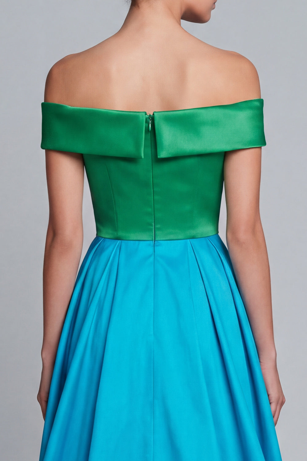 Robe de soirée asymétrique évasée en satin vert et bleu à épaules dénudées