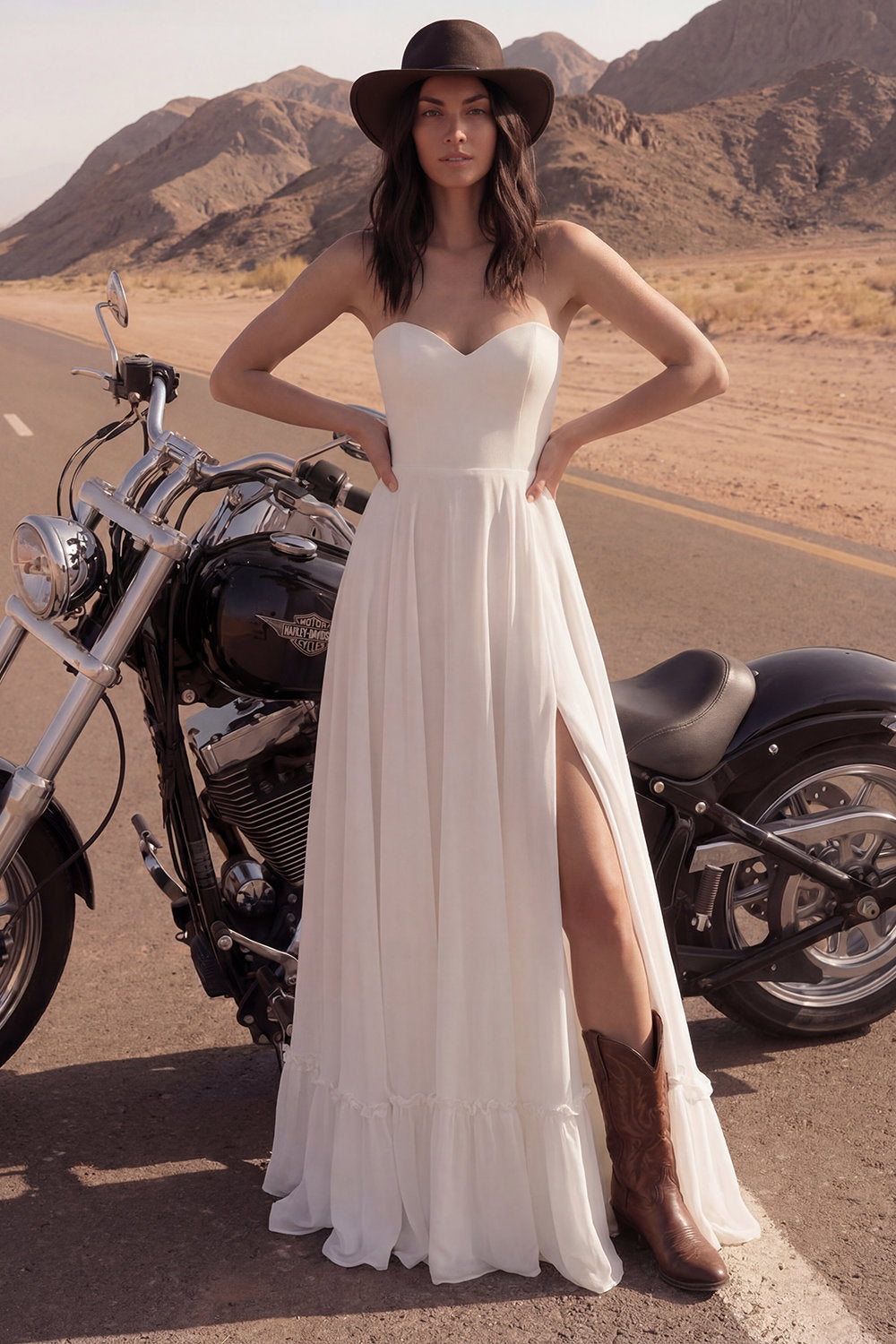Robe de mariée longue bustier évasée ivoire avec fente, pour la plage