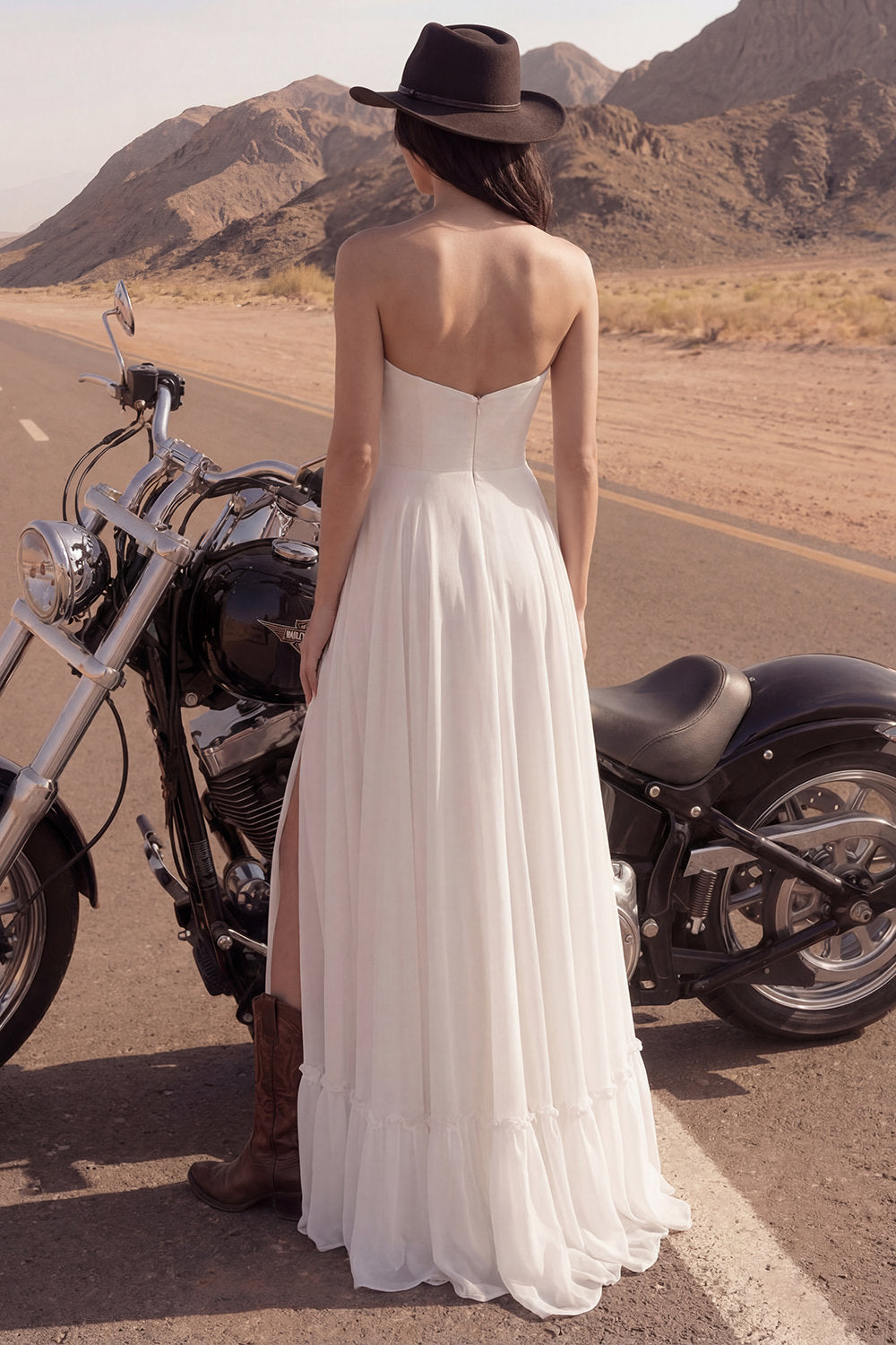 Robe de mariée longue bustier évasée ivoire avec fente, pour la plage