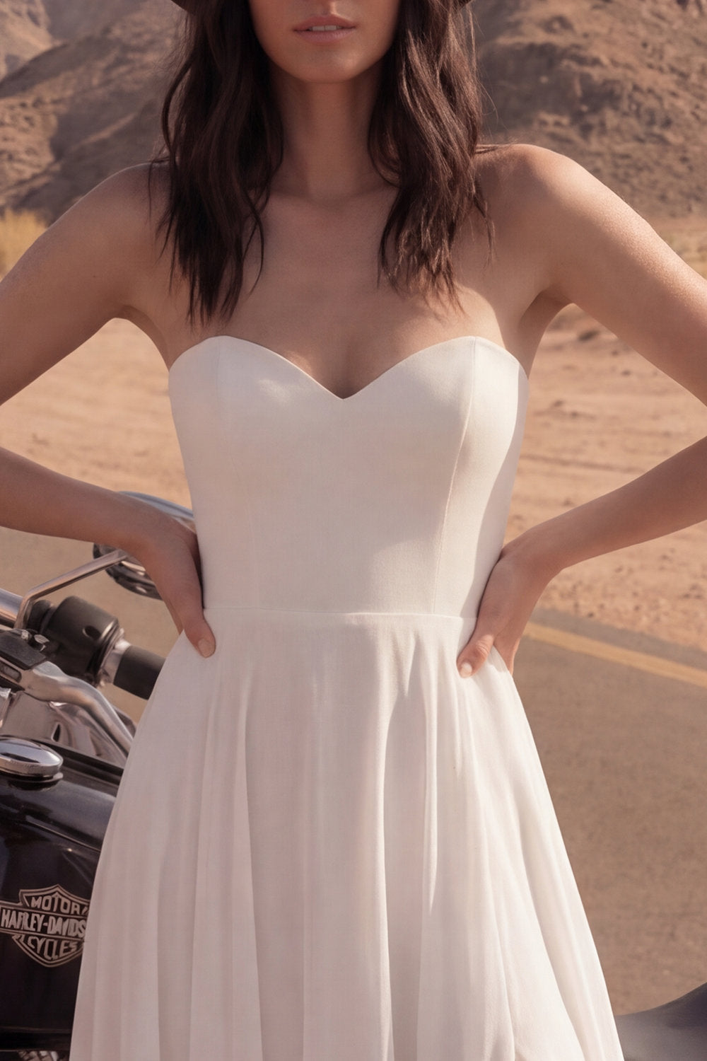 Robe de mariée longue bustier évasée ivoire avec fente, pour la plage
