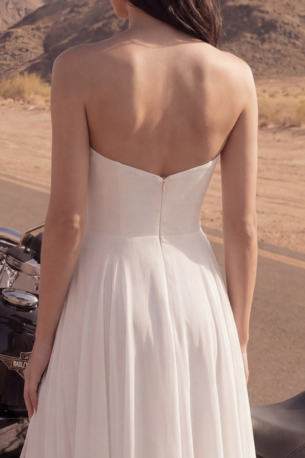 Robe de mariée longue bustier évasée ivoire avec fente, pour la plage