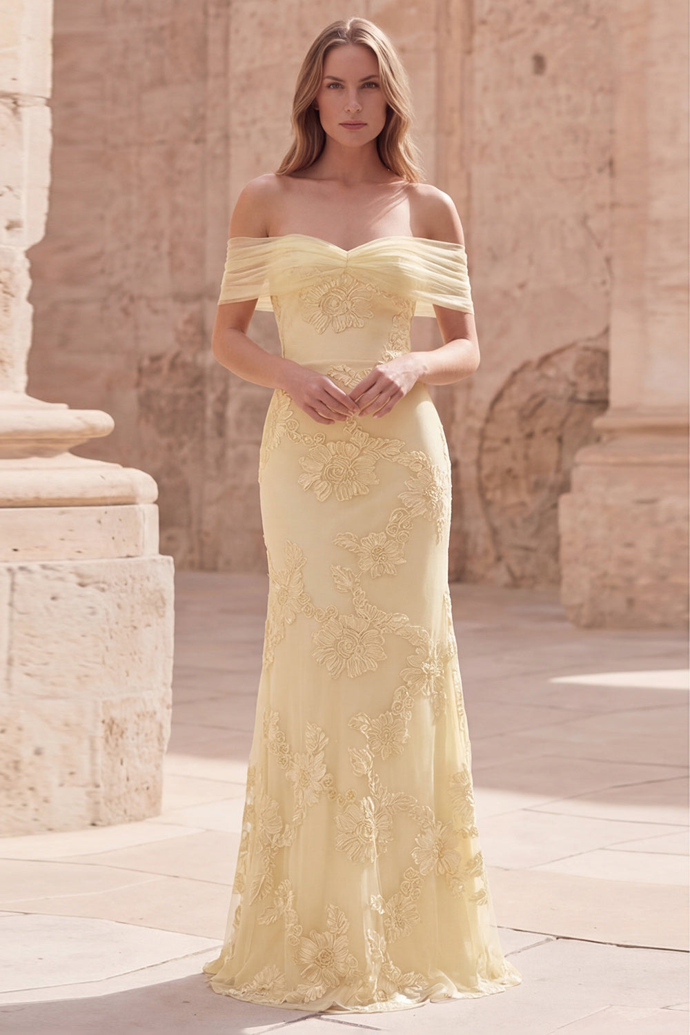 Robe longue de bal jaune sirène à épaules dénudées avec broderie florale