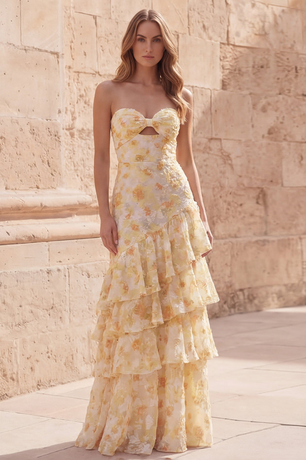 Vestido de fiesta largo de sirena con flores amarillas, escote corazón, hueco y volantes en capas