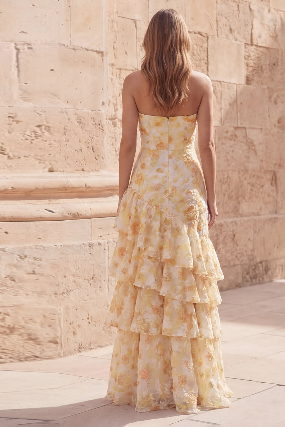 Vestido de fiesta largo de sirena con flores amarillas, escote corazón, hueco y volantes en capas