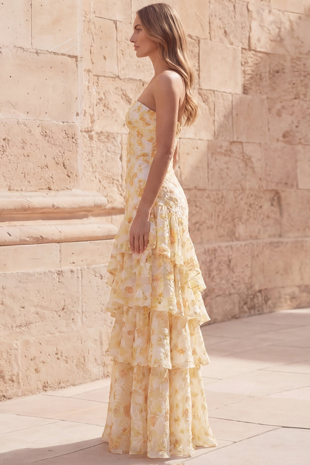 Vestido de fiesta largo de sirena con flores amarillas, escote corazón, hueco y volantes en capas