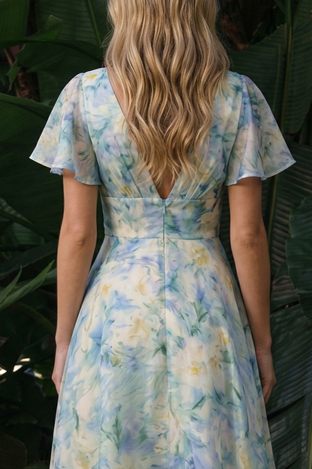 Vestido largo formal con cuello en V y corte en A floral verde claro