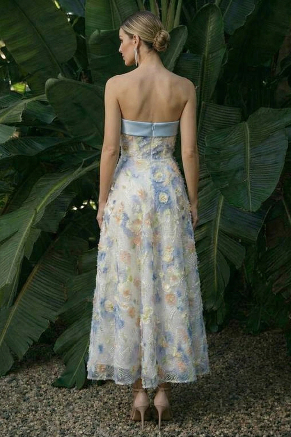Robe de soirée longue trapèze bleu clair à motif floral et nœuds