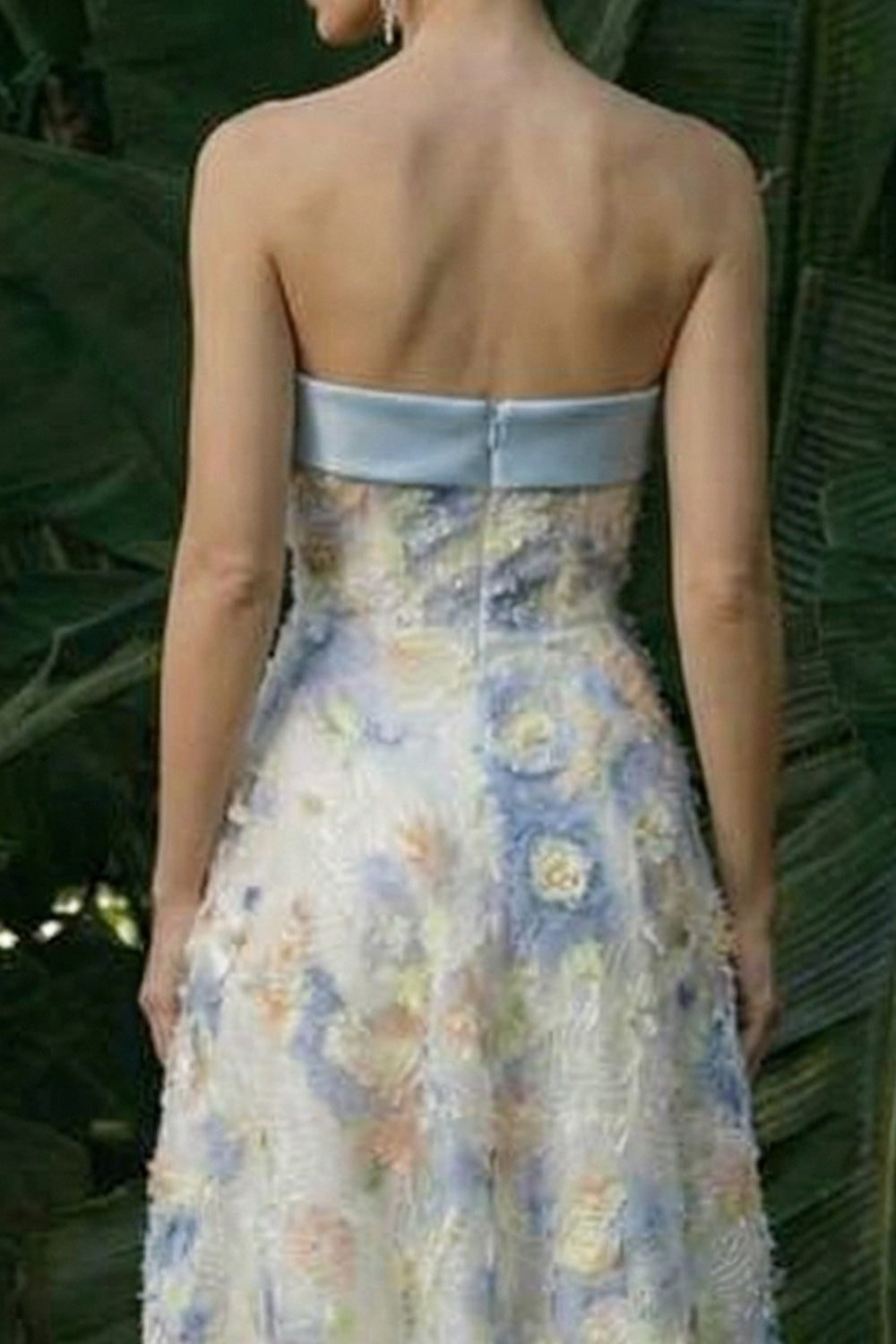 Robe de soirée longue trapèze bleu clair à motif floral et nœuds