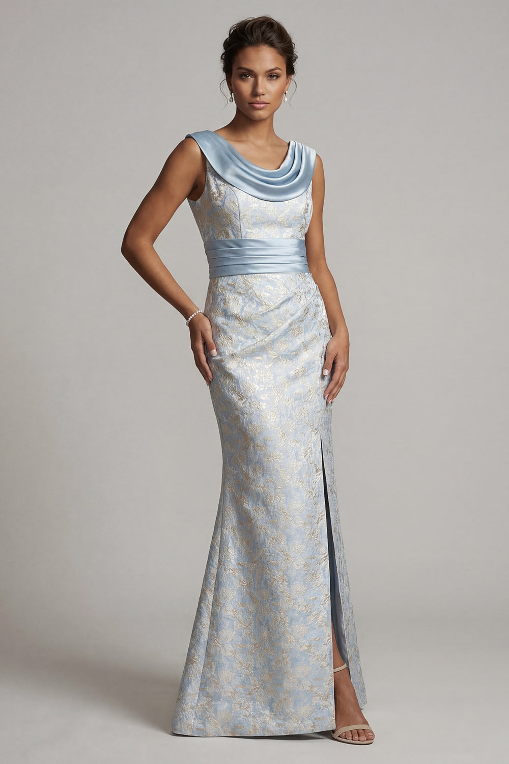 Robe sirène col bénitier brocart bleu clair pour mère de la mariée