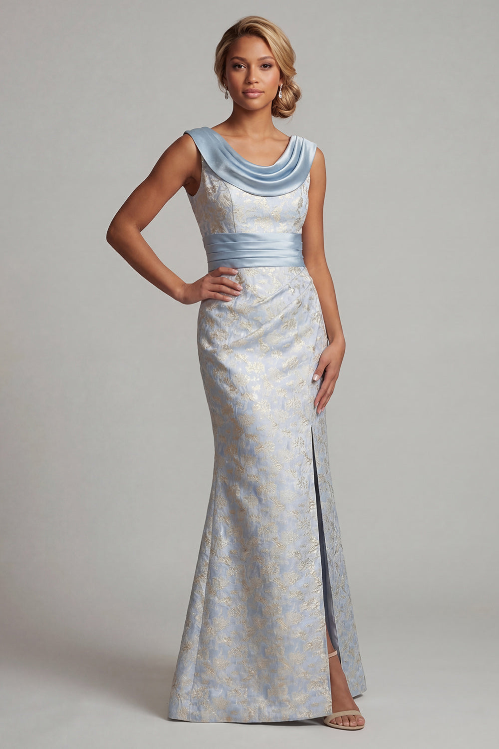 Robe sirène col bénitier brocart bleu clair pour mère de la mariée