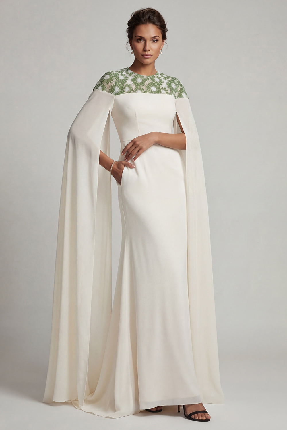 Robe de mère de la mariée fourreau en mousseline ivoire à col rond et manches longues