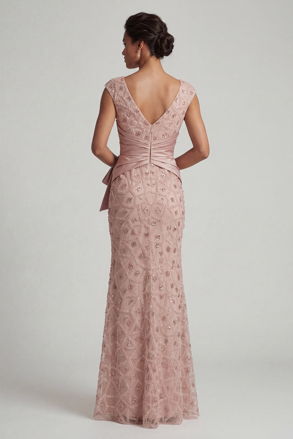 Vestido de sirena de cuello en V con cuentas en color rubor para la madre de la novia