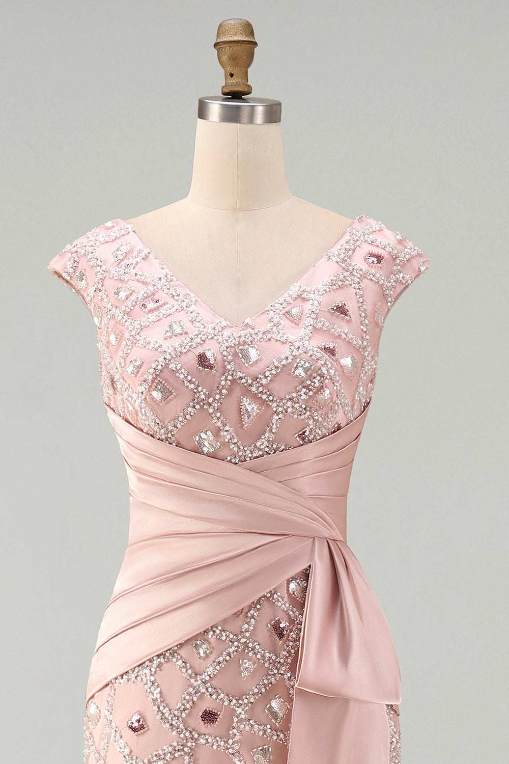 Vestido de sirena de cuello en V con cuentas en color rubor para la madre de la novia