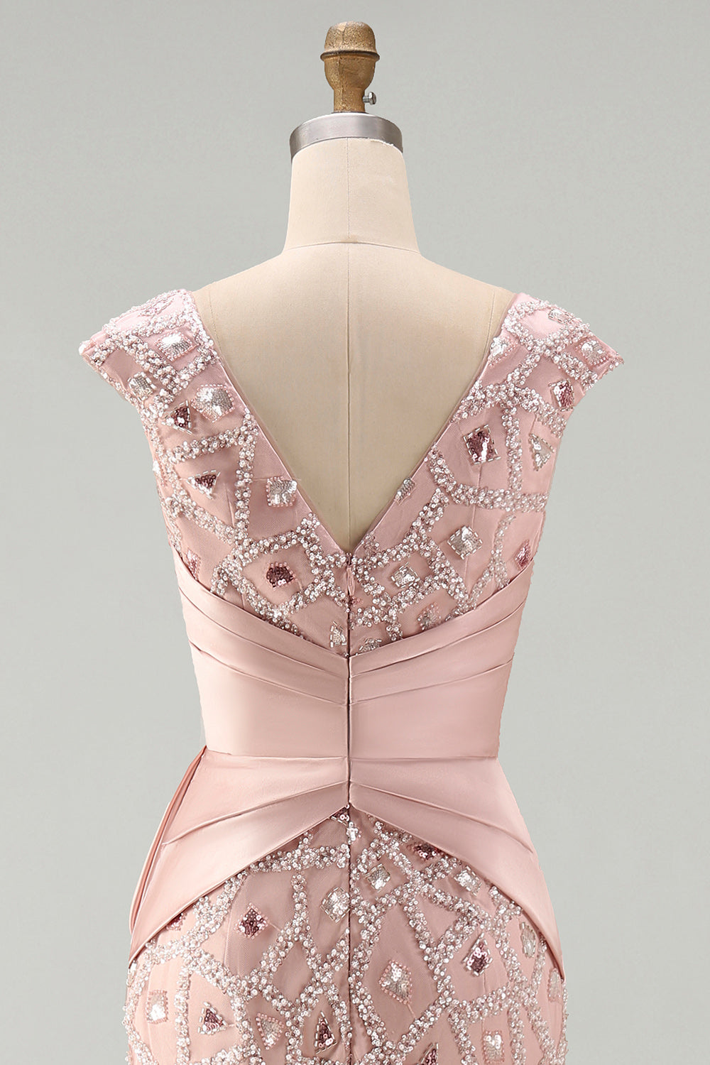 Vestido de sirena de cuello en V con cuentas en color rubor para la madre de la novia