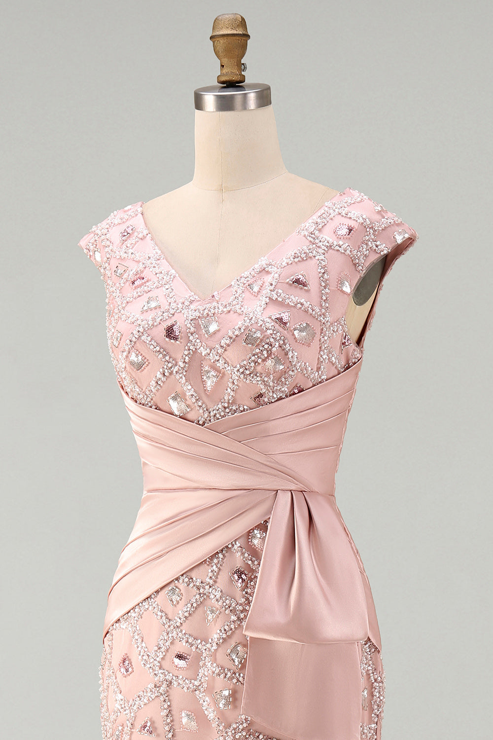 Vestido de sirena de cuello en V con cuentas en color rubor para la madre de la novia