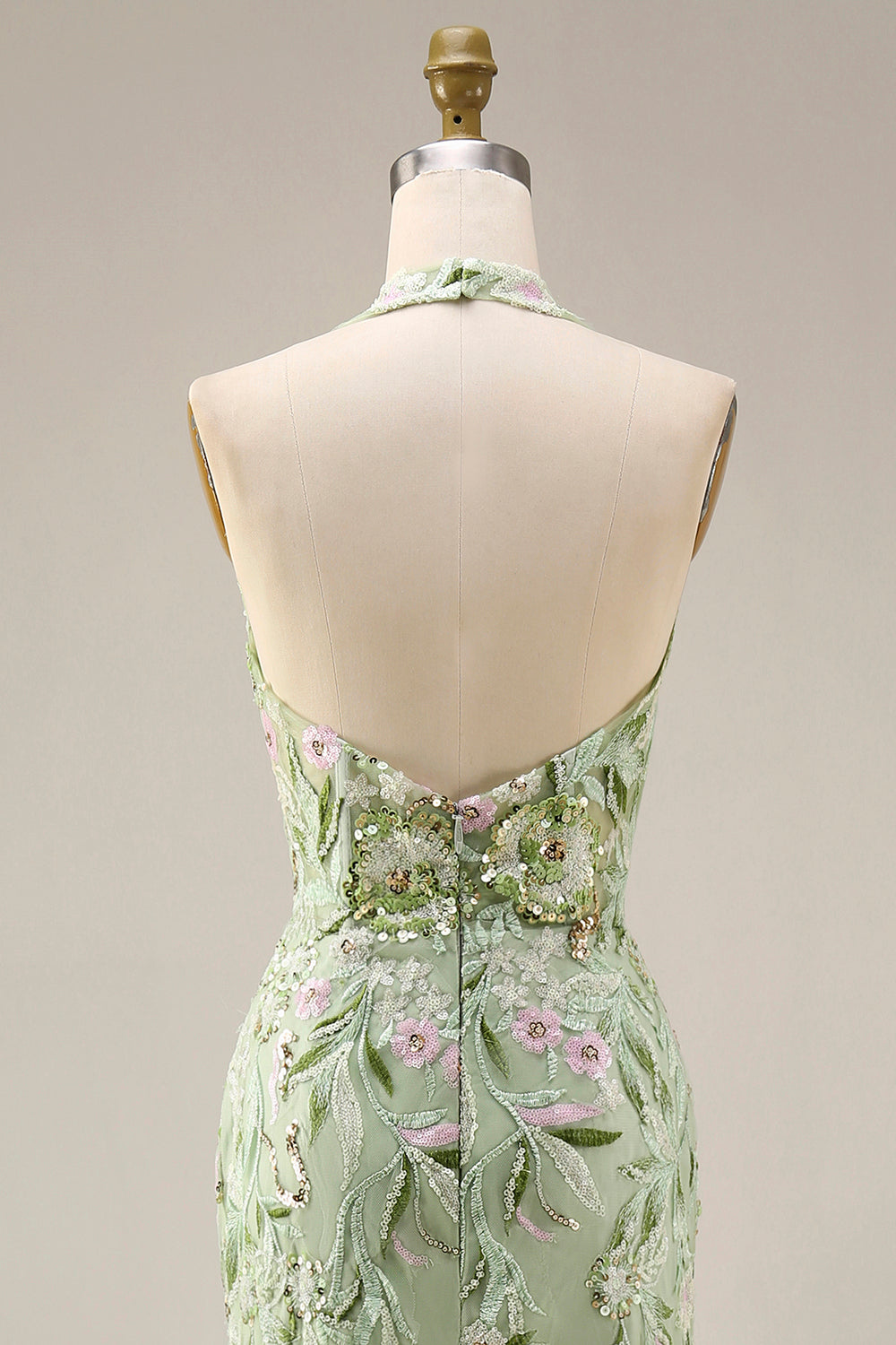 Robe de bal longue fourreau brodée Dusty Sage avec corsage transparent licou et fente