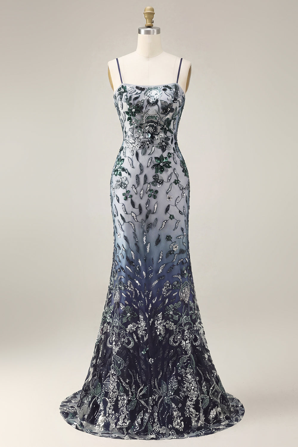 Vestido largo de fiesta con bordado floral, lentejuelas degradadas y chal de tul